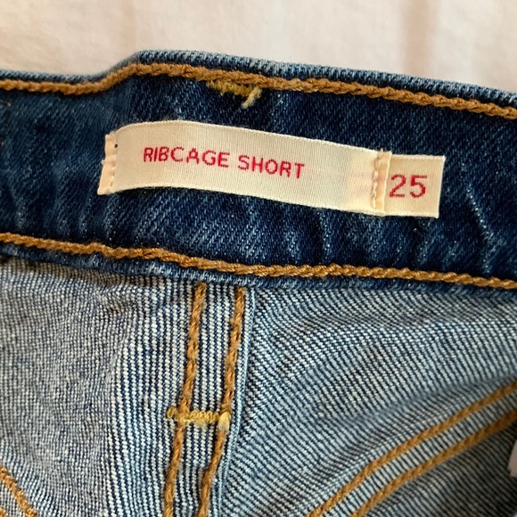 Levi’s Ribcage shorts - Picture 3 of 4
